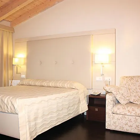 Ξενοδοχείο Porto Azzurro 3*