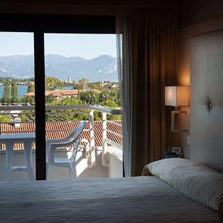 Porto Azzurro فندق 3*