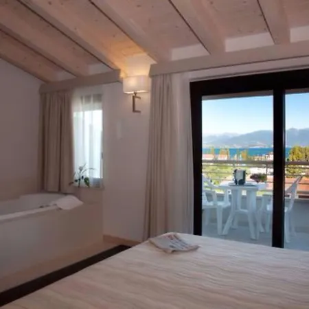 فندق Porto Azzurro 3*