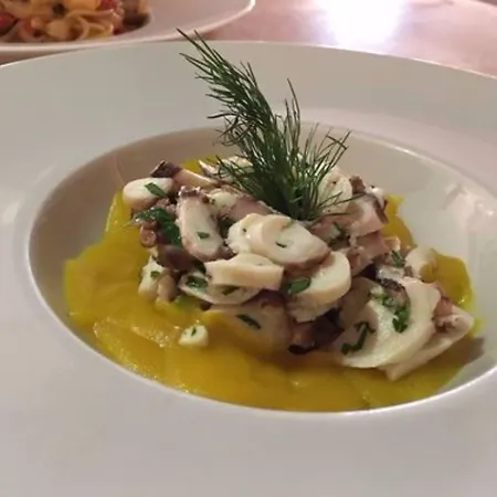 Porto Azzurro سيرمِيوني