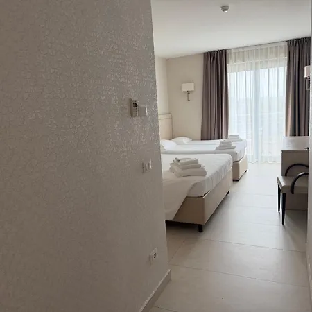 Porto Azzurro 3* سيرمِيوني
