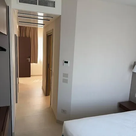 Porto Azzurro فندق سيرمِيوني