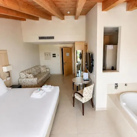 فندق Porto Azzurro 3*
