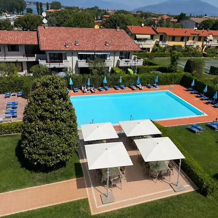 Porto Azzurro فندق سيرمِيوني