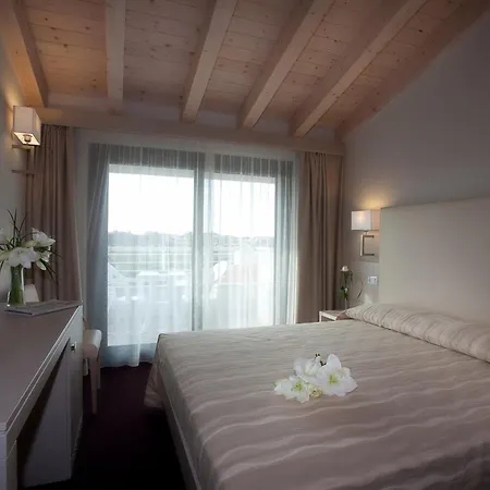 ホテル Porto Azzurro 3*