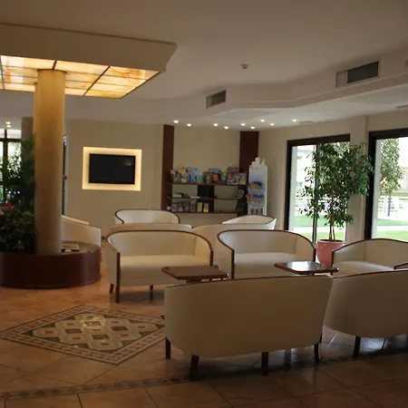 Porto Azzurro ホテル シルミオーネ