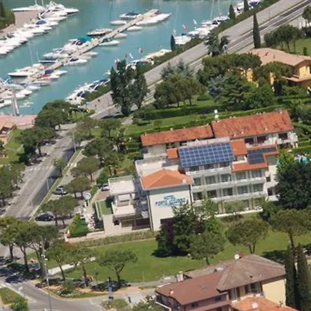 ホテル Porto Azzurro シルミオーネ