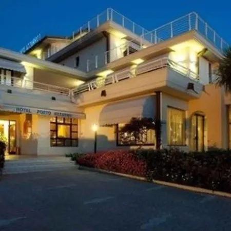 ホテル Porto Azzurro 3*