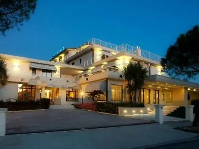 Porto Azzurro 3* シルミオーネ